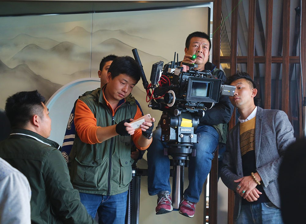 拍摄企业宣传片，如何选择合适的服装道具