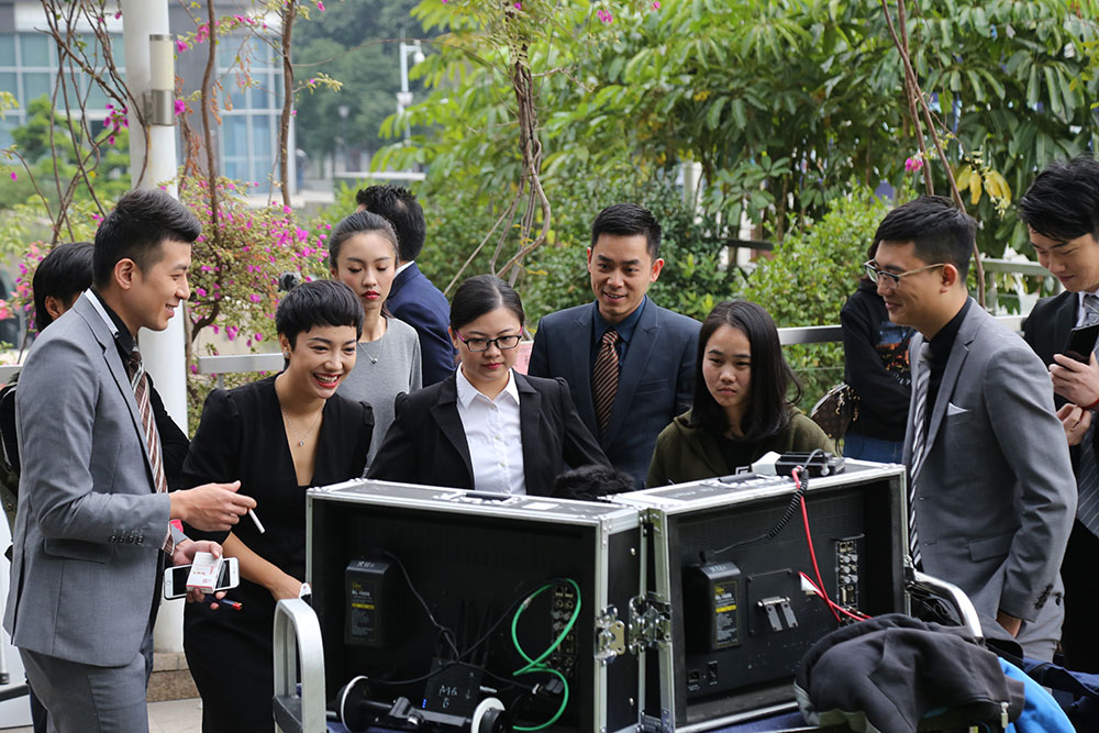 拍摄企业宣传片，如何确保画面过渡自然