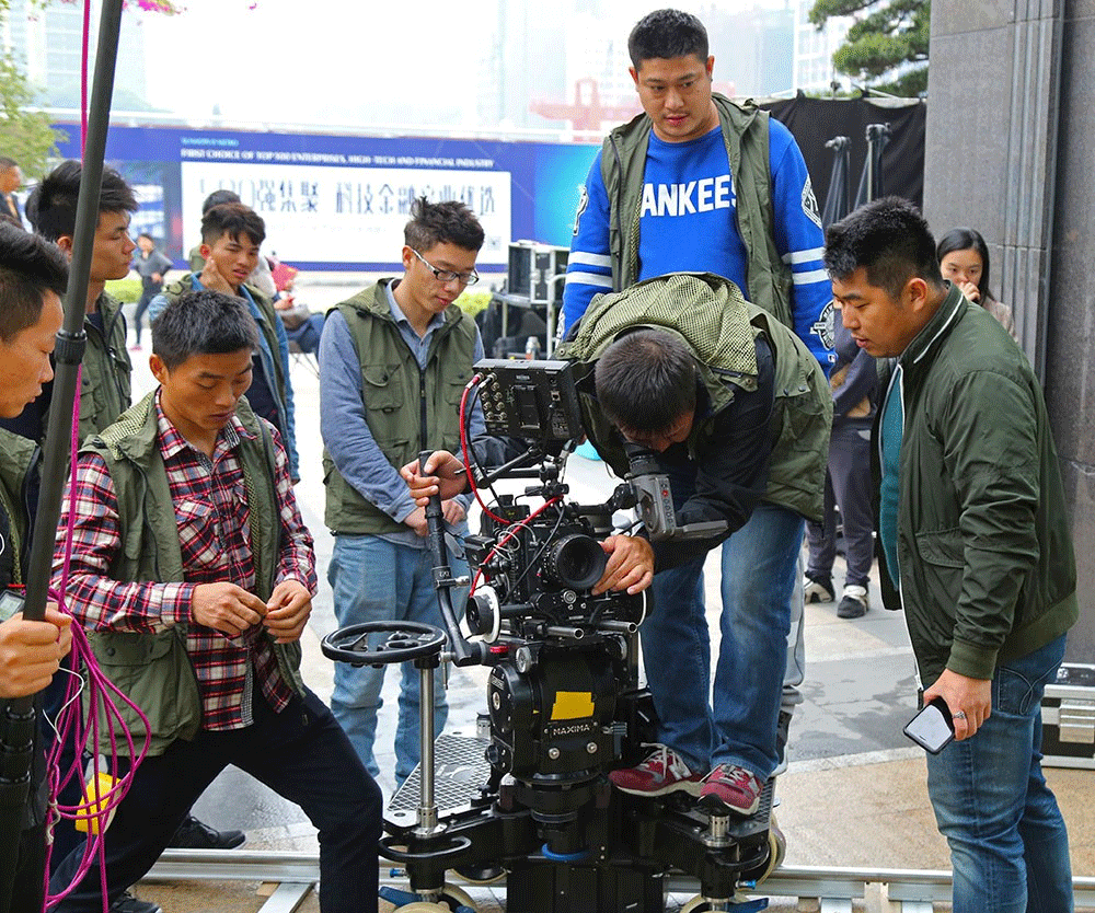 拍摄企业宣传片，如何捕捉动态瞬间